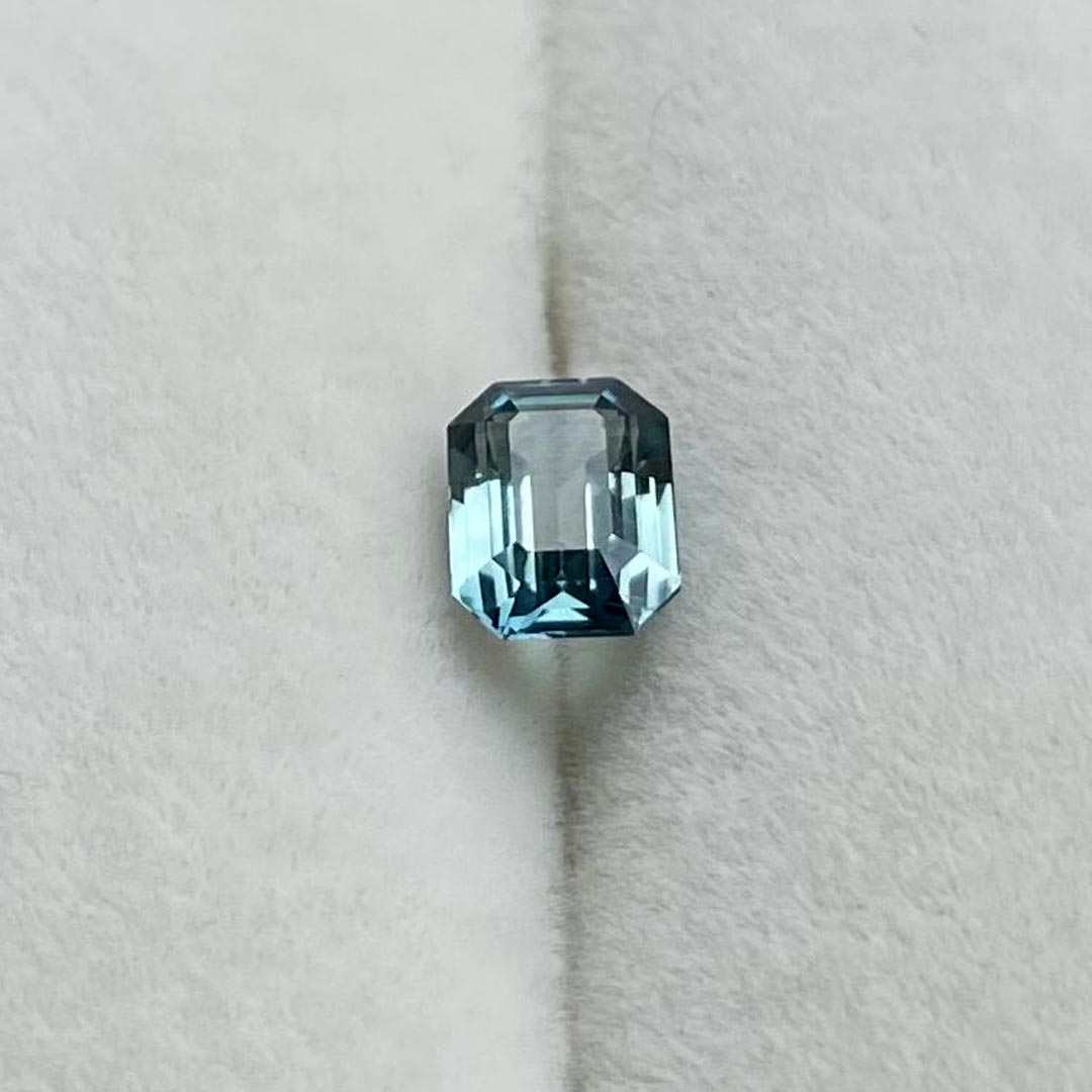 1.05ct Green Octagonal-Step Sapphire (Face)