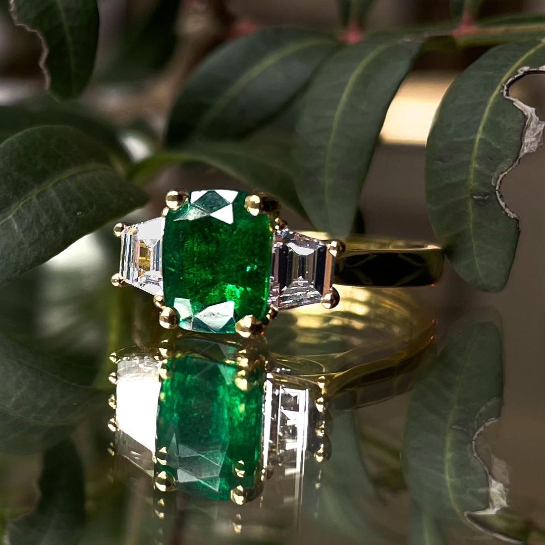 1.20ct Cushion Emerald 18ct Yellow Gold Ring