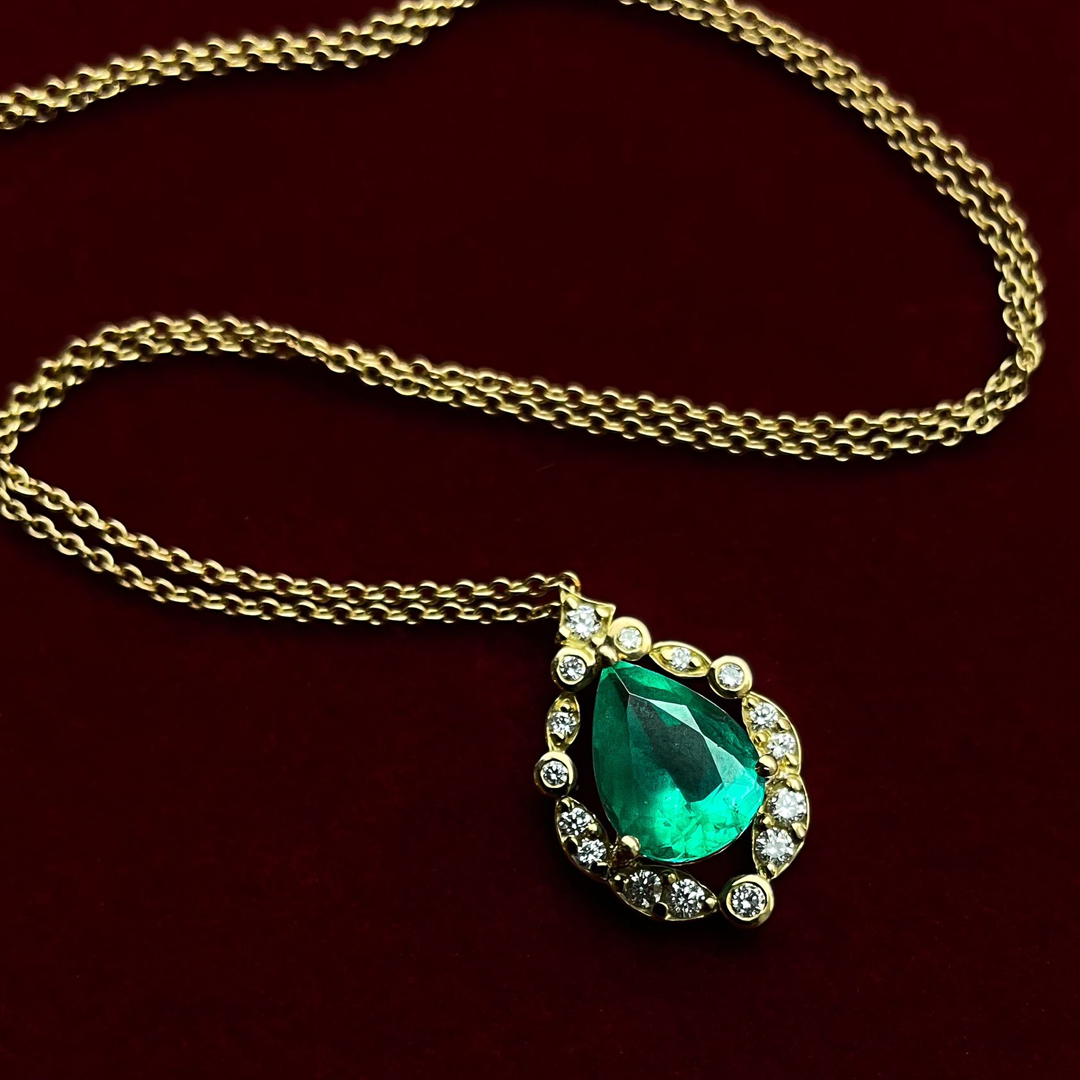 2.46ct Pear Emerald & Diamond 18ct Yellow Gold Necklace